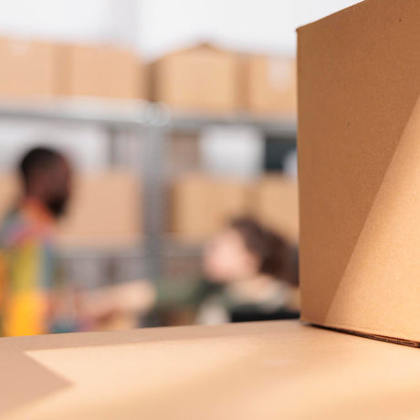 Easy-to-assemble matt laminated box with smooth surface