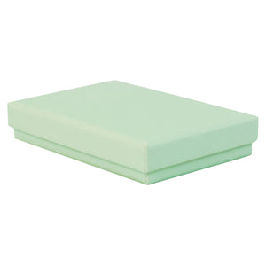 Green rectangle recyclable eco kraft box with closed lid.